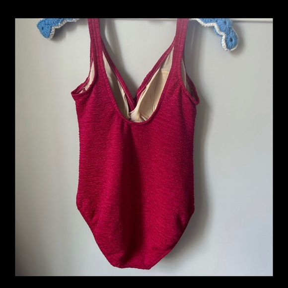 One piece raspberry colored bathing suit - Picture 4 of 7